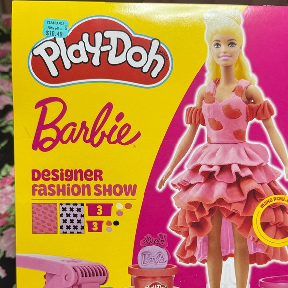 NEW Barbie Designer Fashion Show Set - Pink and Yellow - Picture 10 of 15